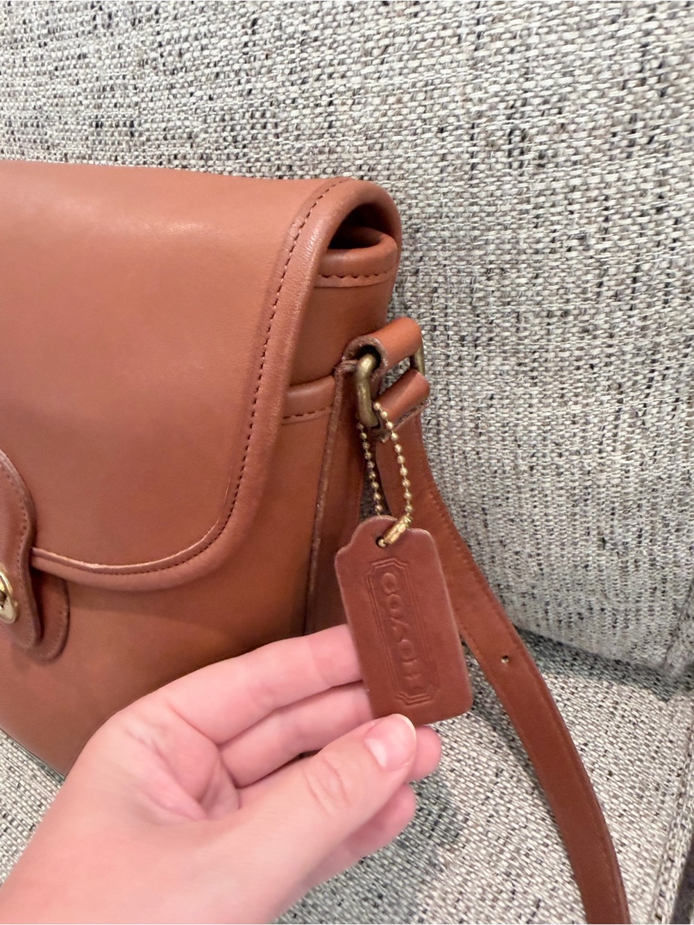 Vintage Coach Bradley Bucket Bag in British Tan Made in USA in 1993 - Picture 3 of 10